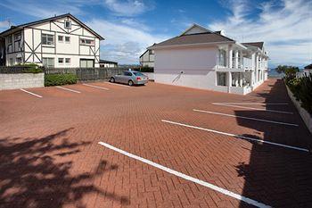 Lakeside Motel 4*