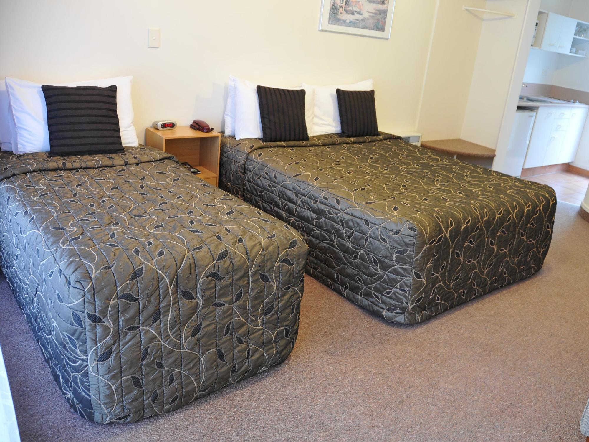 Lakeside Motel 4*