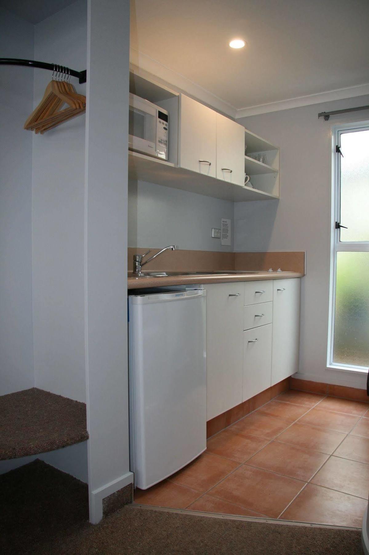 Lakeside Motel 4*